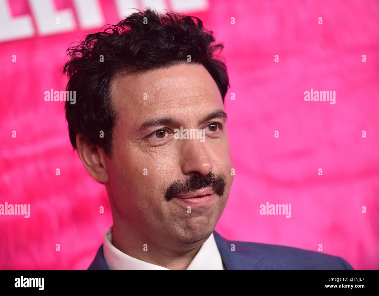 Alex Karpovsky kommt am 10. Mai 2022 im Pacific Design Center in West Hollywood, CA, zum Original ‘Angelyne’ Hollywood Premiere. © OConnor/AFF-USA.com Stockfoto