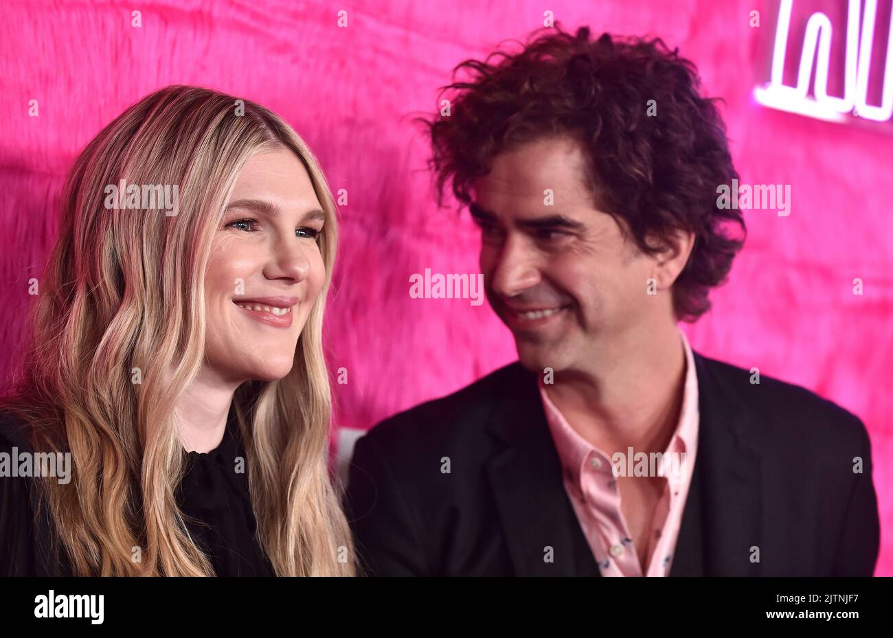 Lily Rabe und Hamish Linklater kommen am 10. Mai 2022 im Pacific Design Center in West Hollywood, CA, zum Original ‘Angelyne’ von Pfau. © OConnor/AFF-USA.com Stockfoto