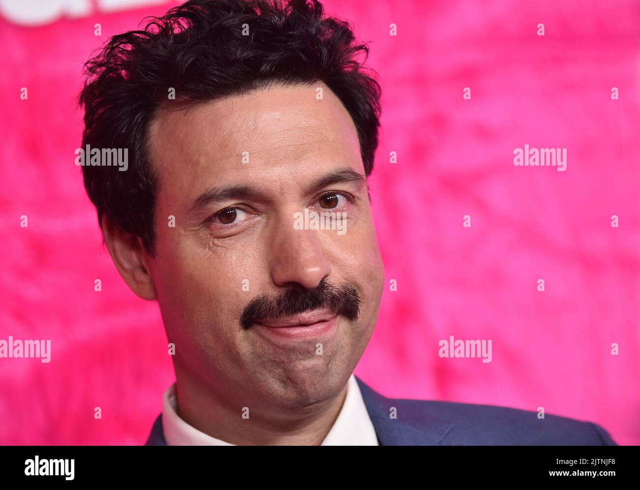 Alex Karpovsky kommt am 10. Mai 2022 im Pacific Design Center in West Hollywood, CA, zum Original ‘Angelyne’ Hollywood Premiere. © OConnor/AFF-USA.com Stockfoto