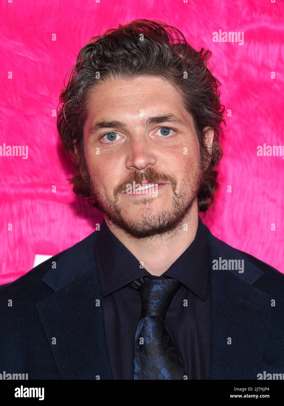 Philip Ettinger kommt am 10. Mai 2022 im Pacific Design Center in West Hollywood, CA, zum Original ‘Angelyne’ von Pfau. © OConnor/AFF-USA.com Stockfoto