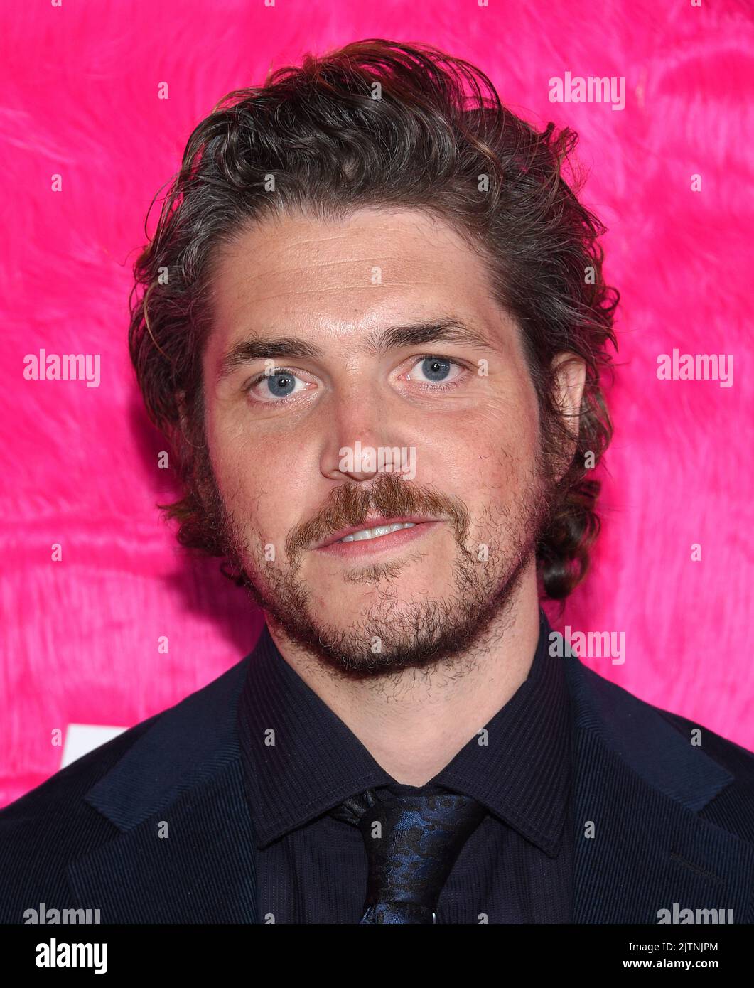 Philip Ettinger kommt am 10. Mai 2022 im Pacific Design Center in West Hollywood, CA, zum Original ‘Angelyne’ von Pfau. © OConnor/AFF-USA.com Stockfoto