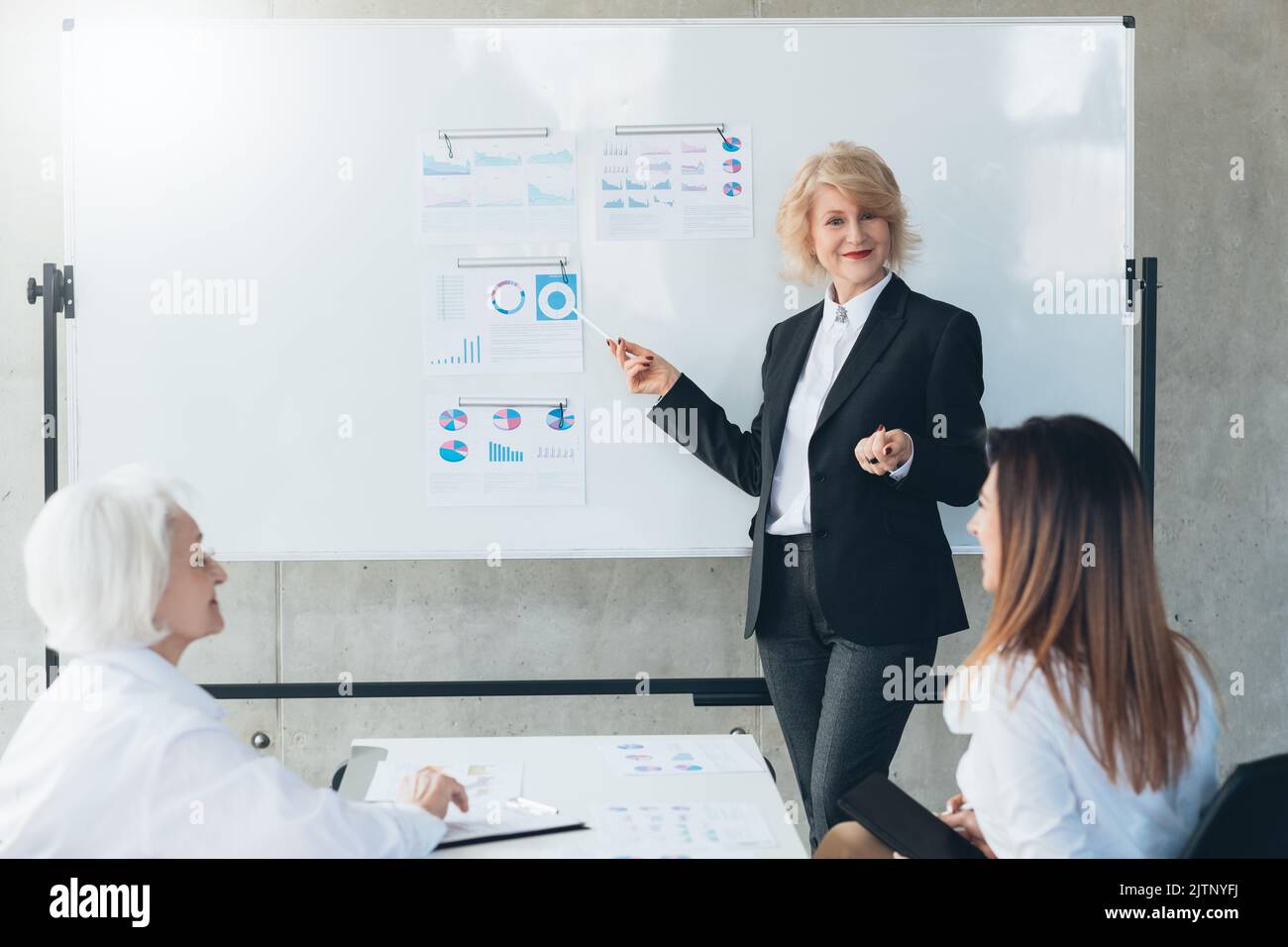 Corporate Meeting Zusammenarbeit Geschäftsfrau Stockfoto