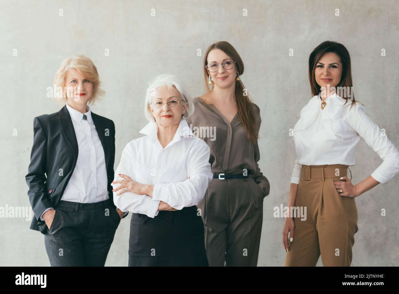 Erfolgreiche Geschäftsfrauen erzogen weibliche Führungskräfte Stockfoto