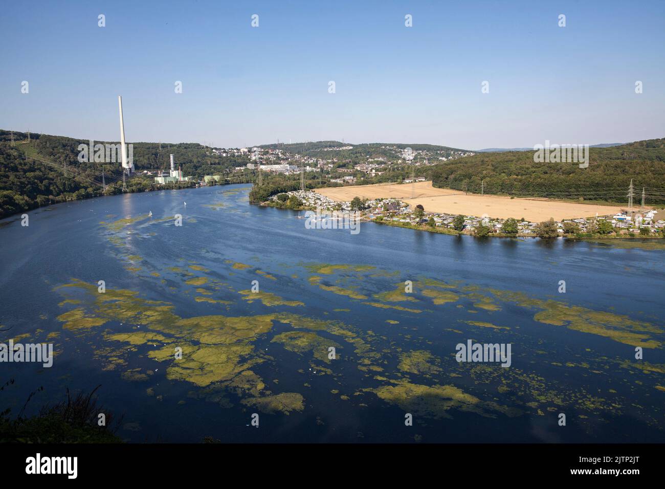 Blick über den Harkortsee auf die Stadt Herdecke und das Kombikraftwerk Cuno, Kombikraftwerk, Gasturbine, Nordrhein-Westfalen, Deutschland. E Stockfoto