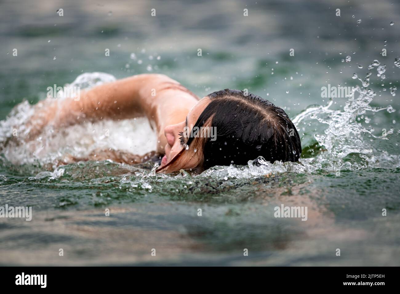 Wasserrettungsschwimmer in einer Trainingseinheit. Stockfoto