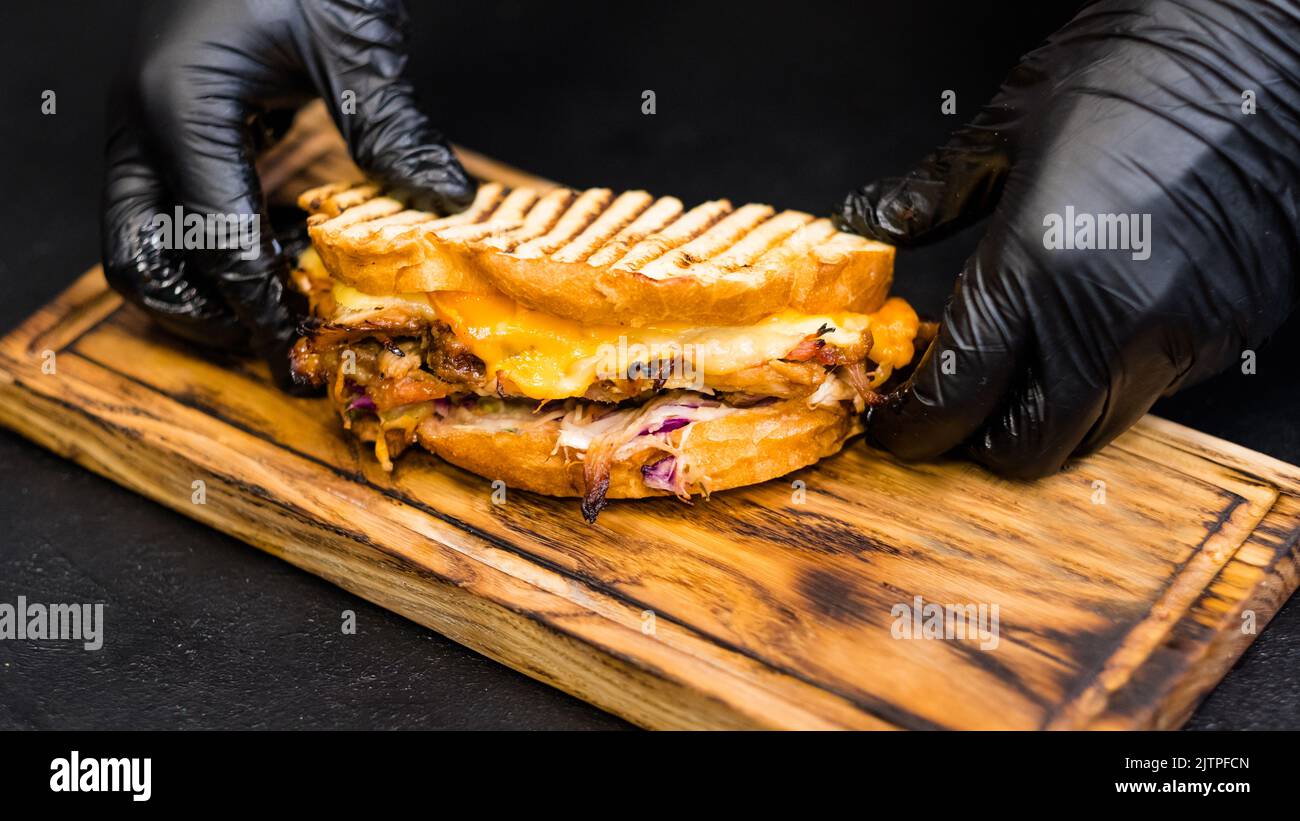 Geräuchertes Fleisch Rezept zog Schweinefleisch Sandwich-Käse Stockfoto