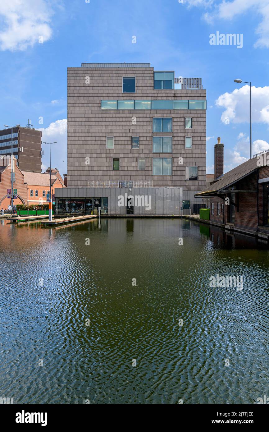 Die New Art Gallery Walsall, die von den Architekten Peter St John und Adam Caruso von Caruso St John Architects entworfen wurde, wurde 2000 eröffnet. Stockfoto