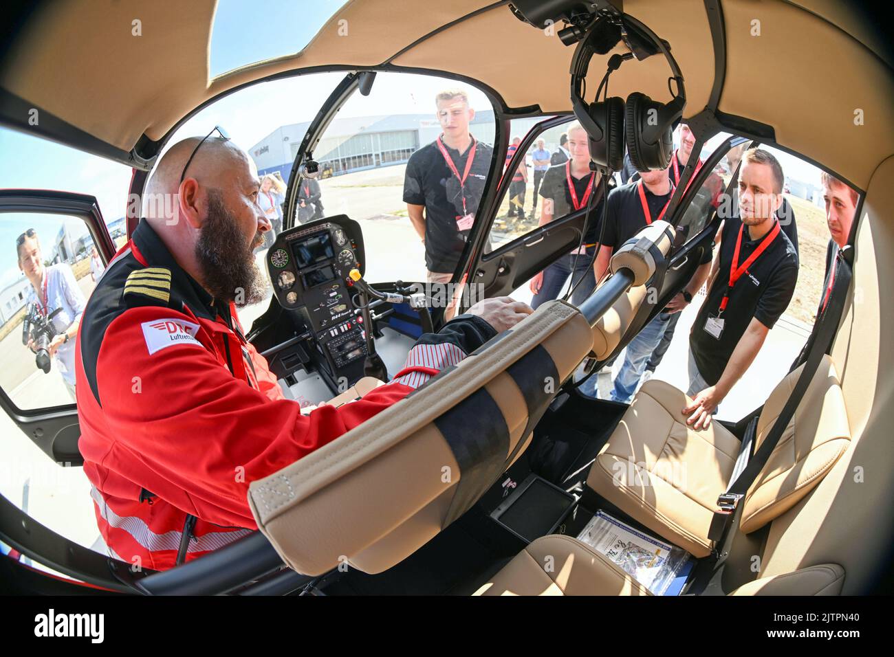 01. September 2022, Baden-Württemberg, Rheinmünster: Attila Dellit (l ...