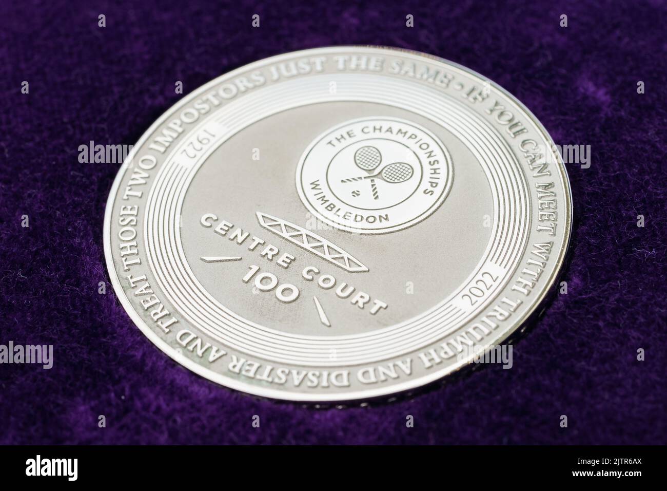 Detail der Centenary Coin bei den Meisterschaften 2022 im Wimbledon AELTC Stockfoto