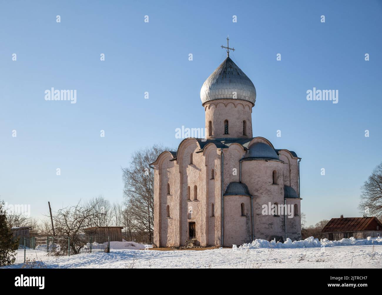 Heiland-Kirche auf Nereditsa in der Nähe von Weliki Nowgorod, Russland. Architektonisches Wahrzeichen, UNESCO-Weltkulturerbe Stockfoto