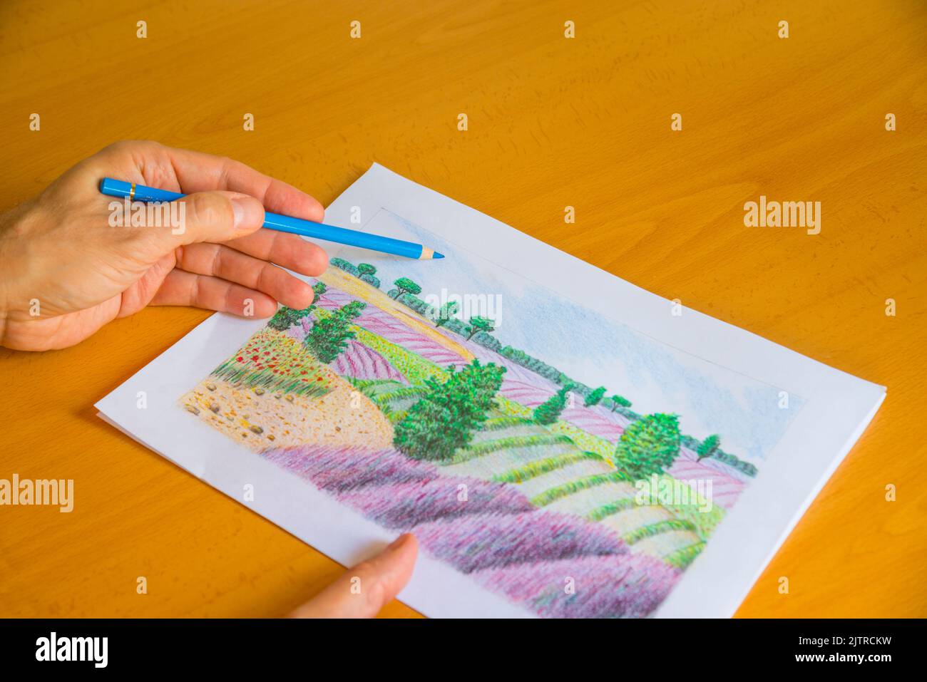 Handgemalt eine Landschaft mit Farbstiften. Stockfoto