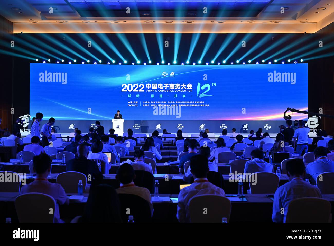Peking, China. 1. September 2022. Die Eröffnungszeremonie und das Hauptforum der China E-Commerce Convention 2022 findet am 1. September 2022 in Peking, der Hauptstadt Chinas, statt. Kredit: Li Xin/Xinhua/Alamy Live Nachrichten Stockfoto