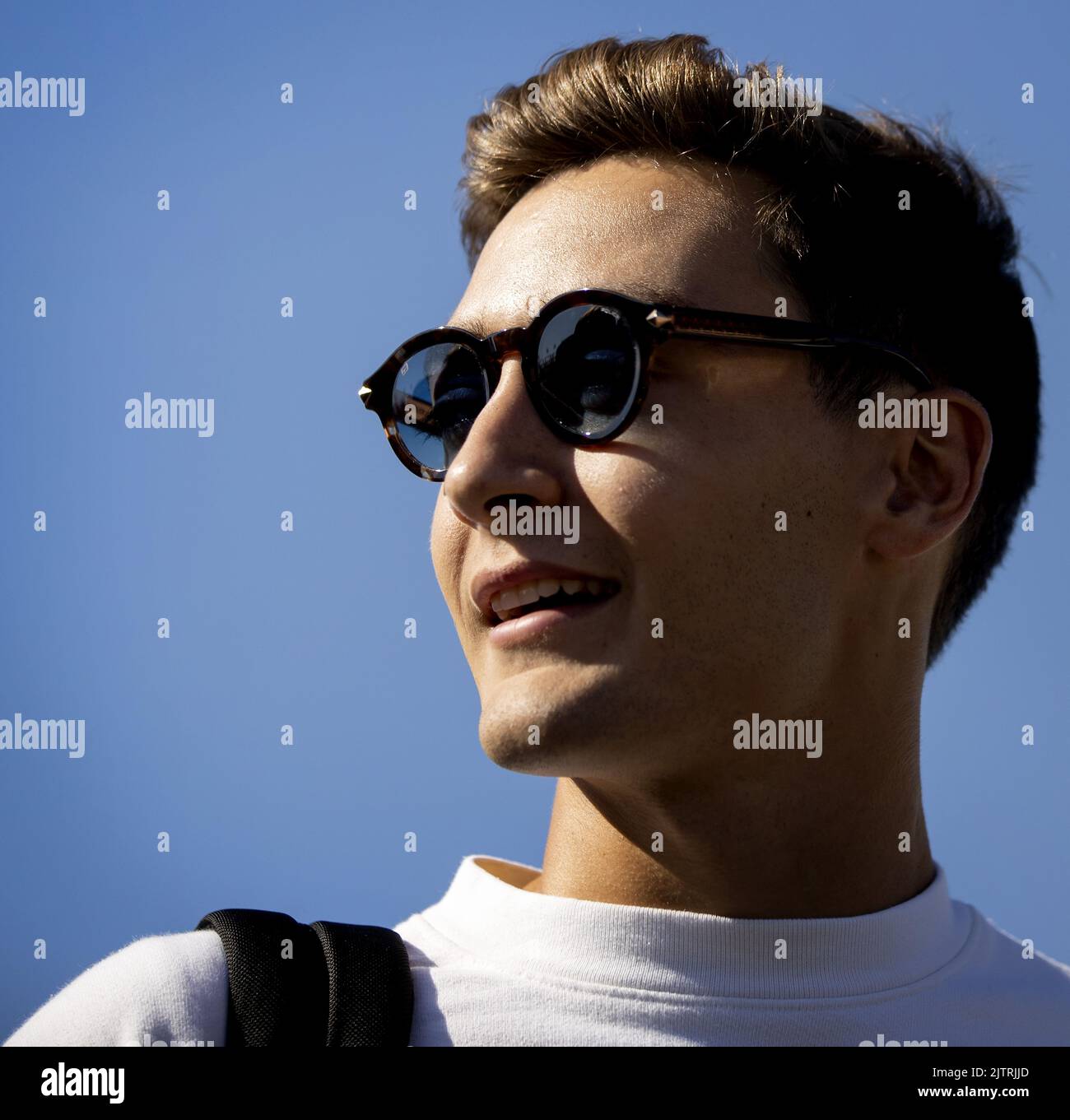 ZANDVOORT - George Russel (Mercedes) kommt im Vorfeld des Großen Preises der Niederlande F1 auf die Rennstrecke. KOEN VAN WEEL Stockfoto