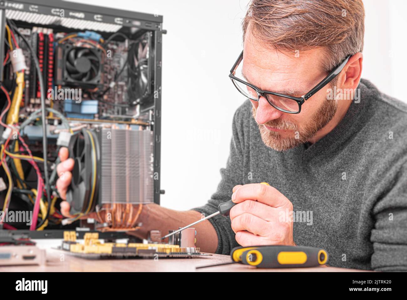Reparatur, Montage und Wiederherstellung von PCs. Stockfoto