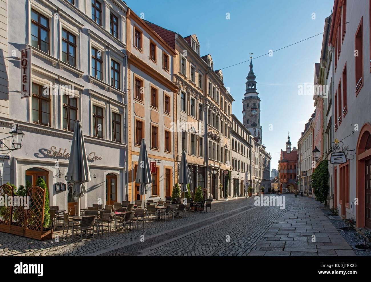 Brüderstraße (Brüderstraße) mit dem Alten Rathausturm, Görlitz (Görlitz), Deutschland Stockfoto