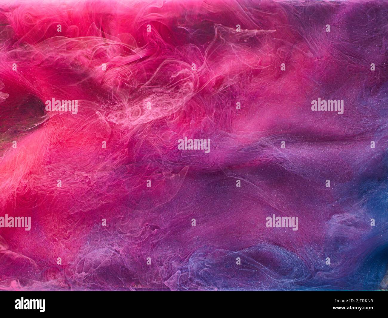 Rauchverlust. Verwunschene Luft. Magentarote violette Rauchwolke. Lebendige  abstrakte Kunst Hintergrund Stockfotografie - Alamy