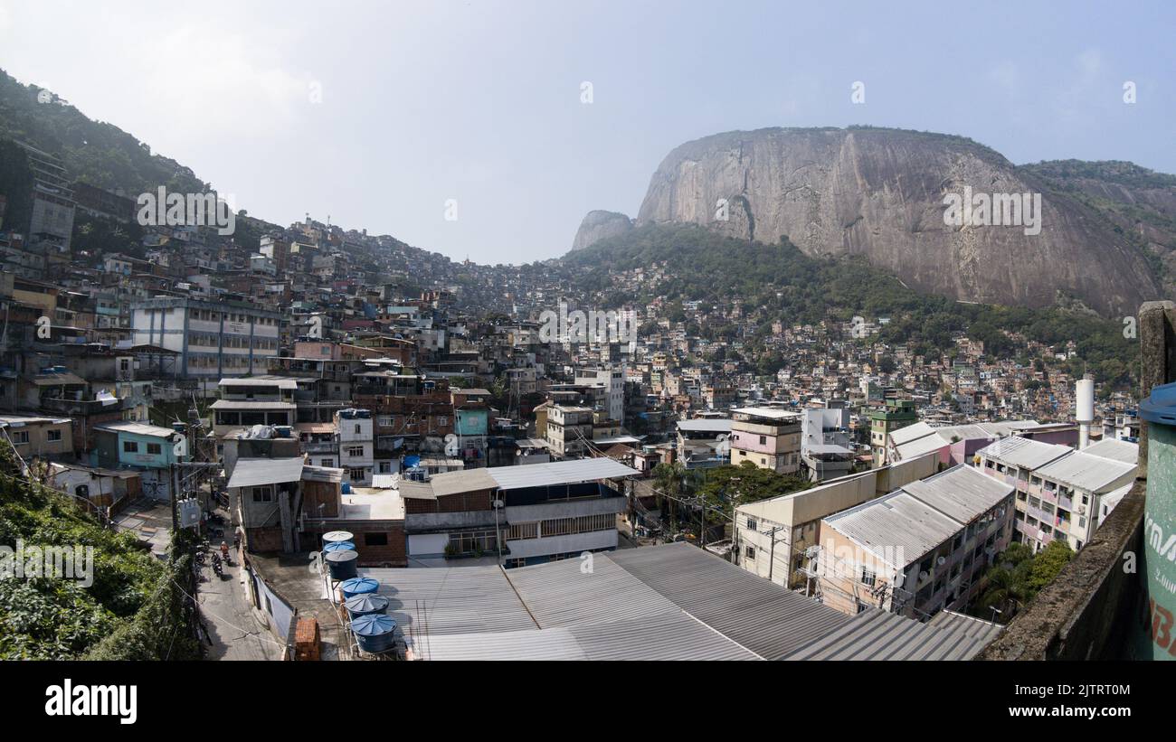 Rio De Janeiro, Brasilien - august 1 2022 - Rocinha ist die größte Favela Brasiliens und hat über 100.000 Einwohner und befindet sich in Rio de Janeiro Cit Stockfoto