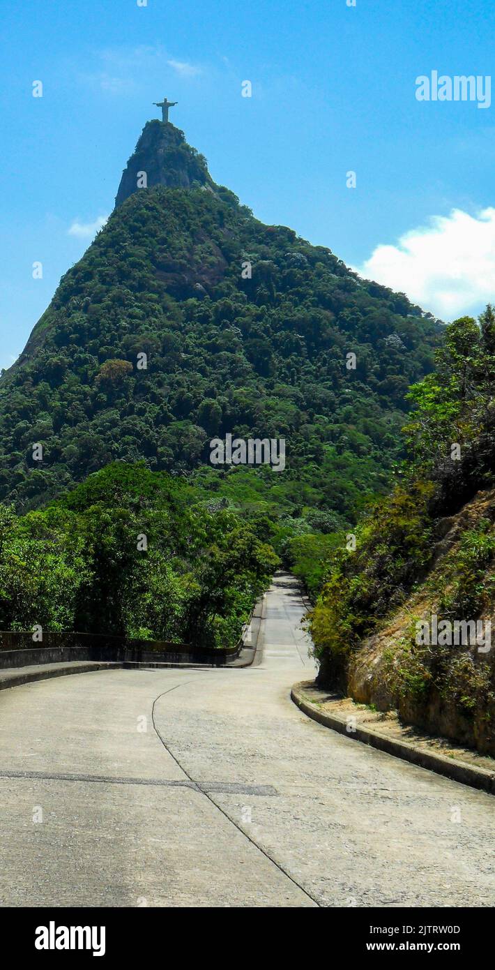 Zufahrtsstraße zum Aussichtspunkt Dona marta im Nationalpark Tijuca in Rio de Janeiro, Brasilien - 14. April 2014: Zufahrtsstraße zum Aussichtspunkt Dona m Stockfoto