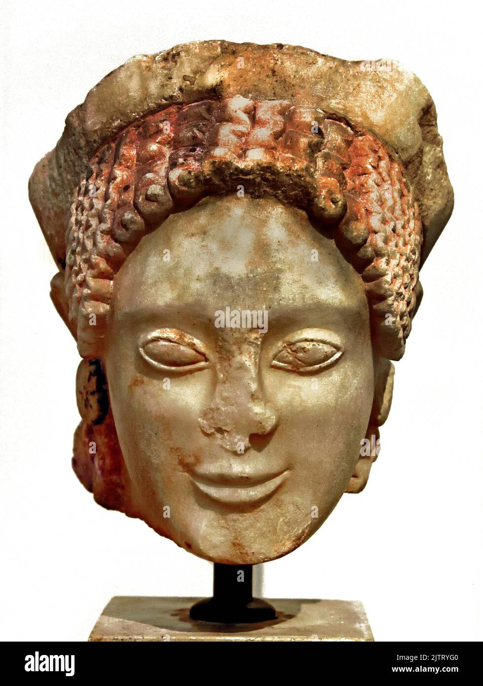 Kopf eines Kore, pentelischer Marmor, gefunden in Eleusis, Dachboden 6. Jahrhundert v. Chr., Archäologisches Museum in Athen. Stockfoto