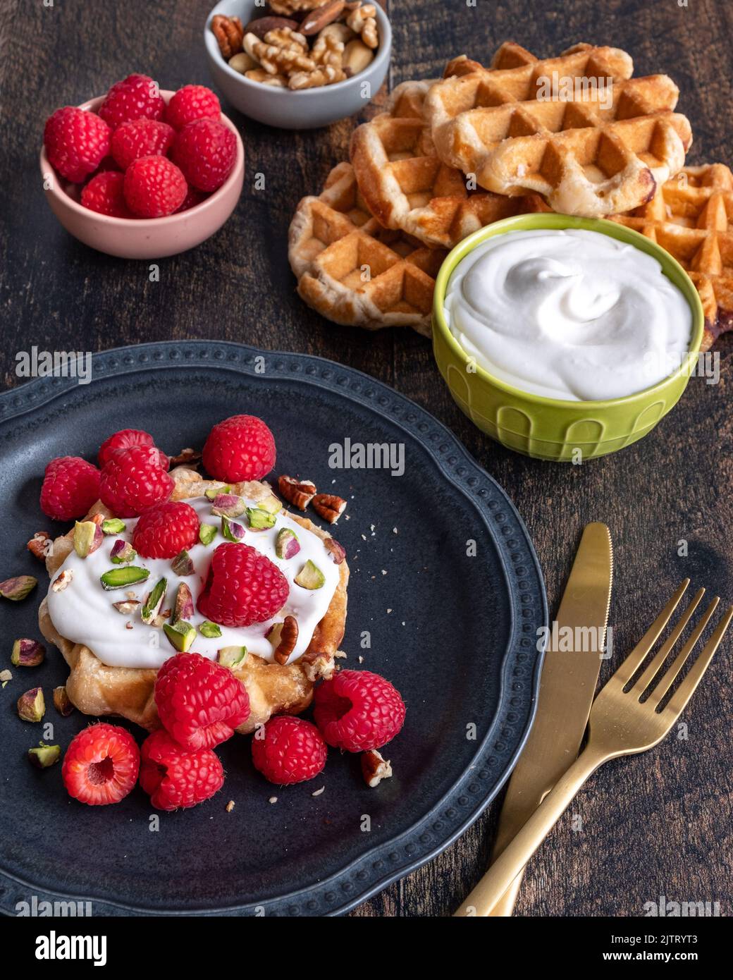 Waffeln mit Himbeeren Stockfoto