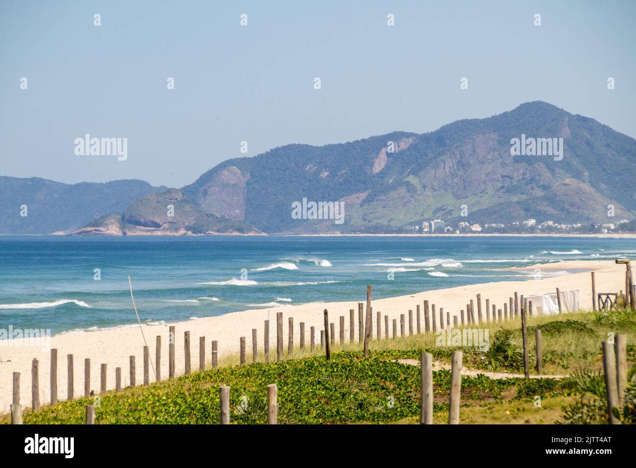 Blick auf den Strand von Barra da Tijuca in Rio de Janeiro, Brasilien. Stockfoto