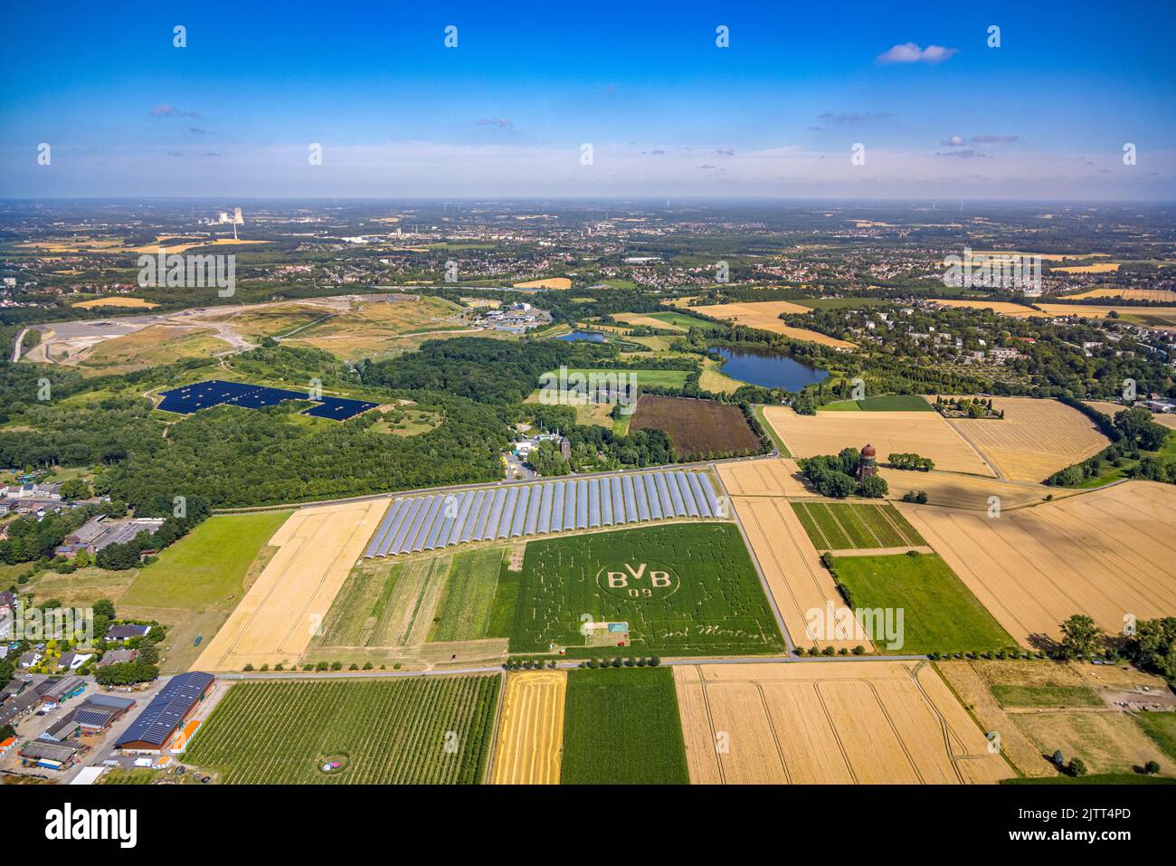 Luftaufnahme, BVB-Logo im Feld, Mertin-Hof in Hostedde, Dortmund, Ruhrgebiet, Nordrhein-Westfalen, Deutschland, DE, Europa, Logo, Luftfotografie, O Stockfoto