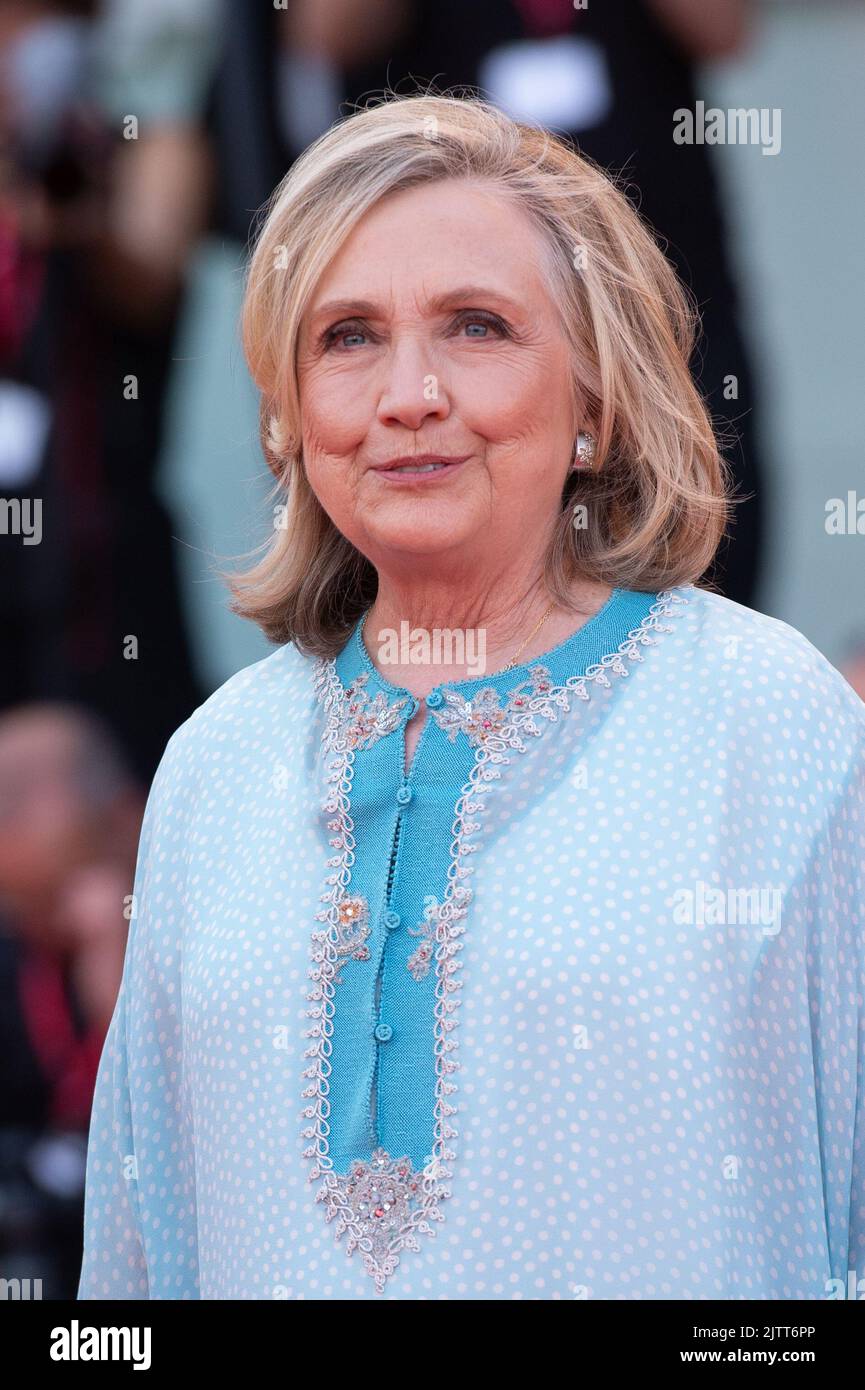 Hillary Clinton nimmt am 31. August 2022 in Venedig, Italien, an der Eröffnungszeremonie des „White Noise“ und des roten Teppichs beim Internationalen Filmfestival von Venedig 79. Teil. Foto: Paolo Cotello/imageSPACE/MediaPunch Stockfoto