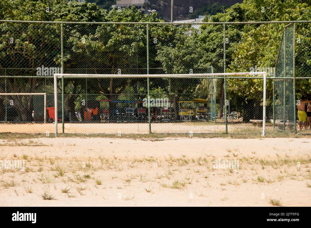 Earth Fußballfeld, bekannt als varzea in rio de janeiro, brasilien. Stockfoto