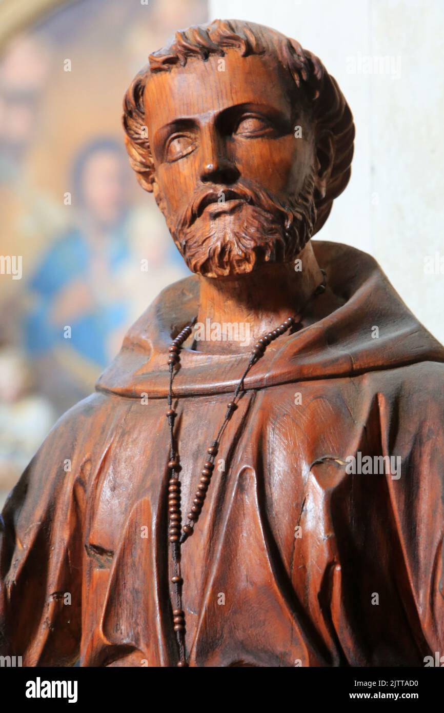 Saint-François d’Assise. Statue. Collégiale Saint-Jacques-le-Majeur. Sallanches. Haute-Savoie. Auvergne-Rhône-Alpes. Frankreich. Europa. Stockfoto