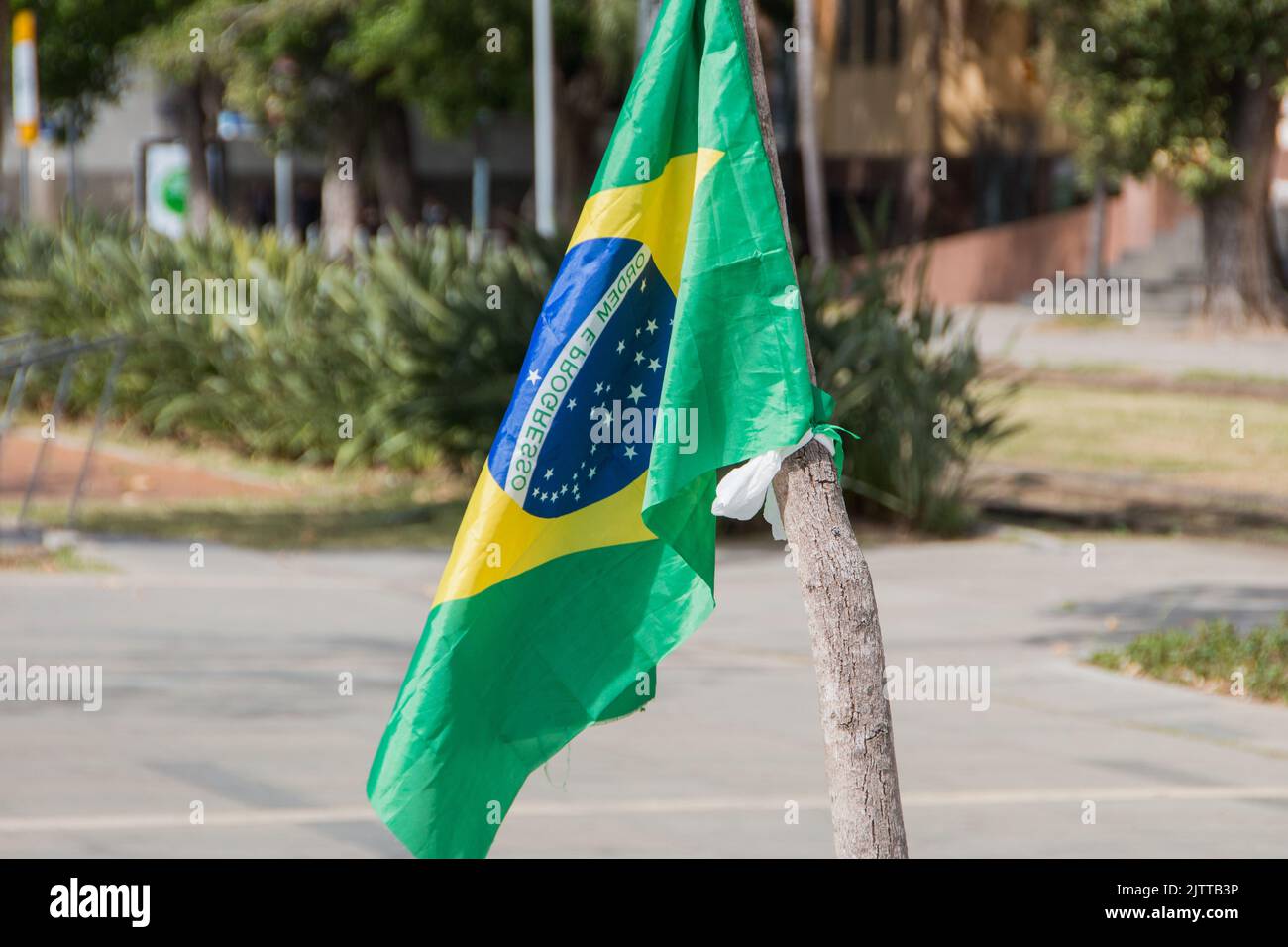 Brasilien Flagge auf dem Kopf im Freien in Rio de Janeiro Brasilien. Stockfoto
