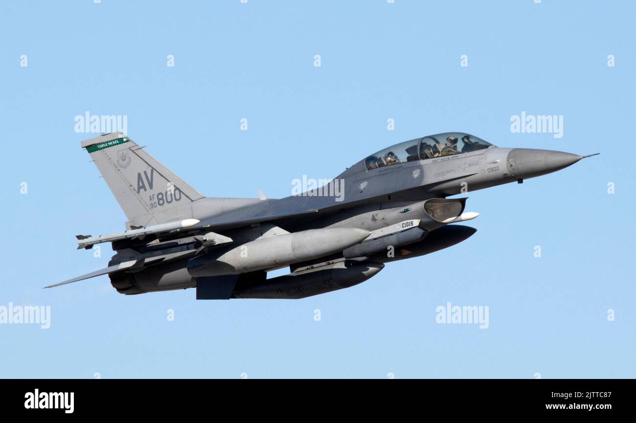 AF 90-800 USAF Lockheed Martin (General Dynamics) F-16cm-40-CF Fighting Falcon c/n 1C-290 '31 OG' Landung auf der Start- und Landebahn 07 RAF Lakenheath, 31.. August 202 Stockfoto