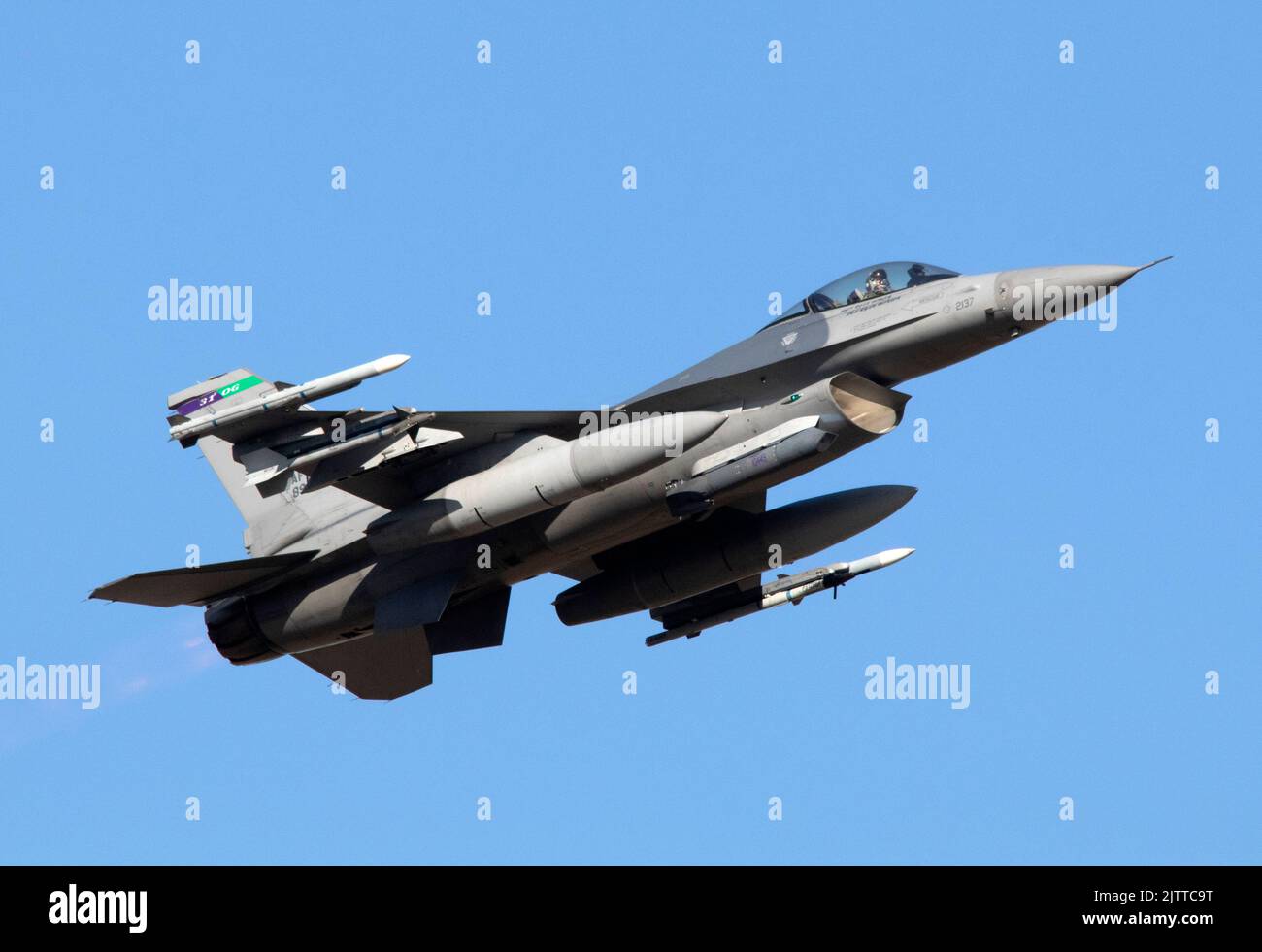AF 89-026 USAF Lockheed Martin (General Dynamics) F-16cm-40-CF Fighting Falcon c/n 1C-290 '31 OG' Landung auf der Start- und Landebahn 07 RAF Lakenheath, 31.. August 202 Stockfoto