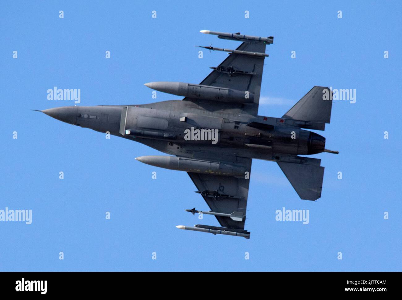 A USAF Lockheed Martin (General Dynamics) F-16cm-40-CF Fighting Falcon c/n 1C-290 '31 OG' Breaking Tyo Land at Runway 07 RAF Lakenheath, 31.. August 2 Stockfoto