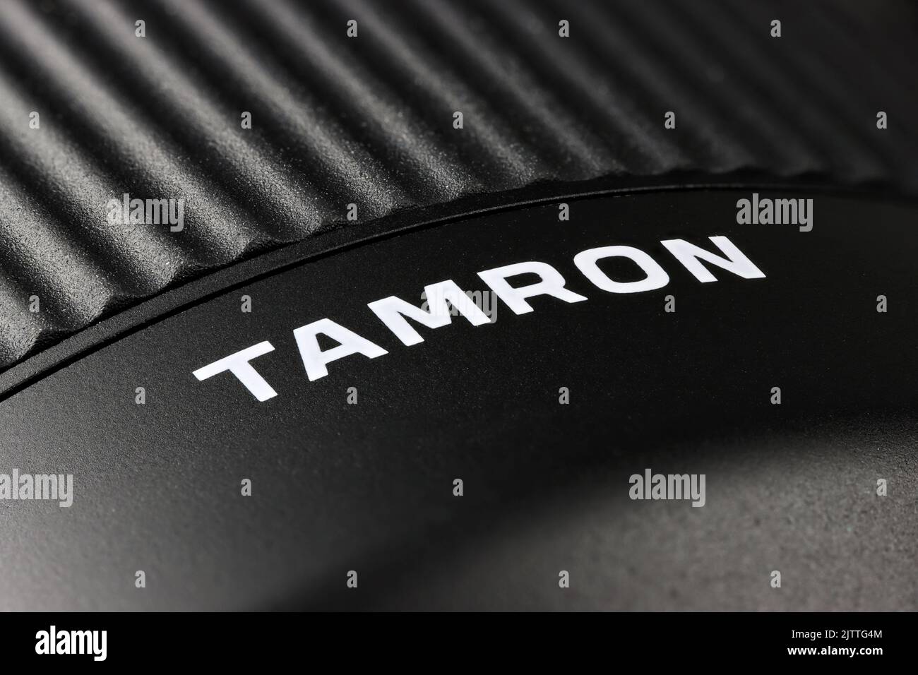 Tamron Branding bei 11-20mm F/2,8 Di III-A RXD Ultra-Weitwinkel-Zoomobjektiv Stockfoto