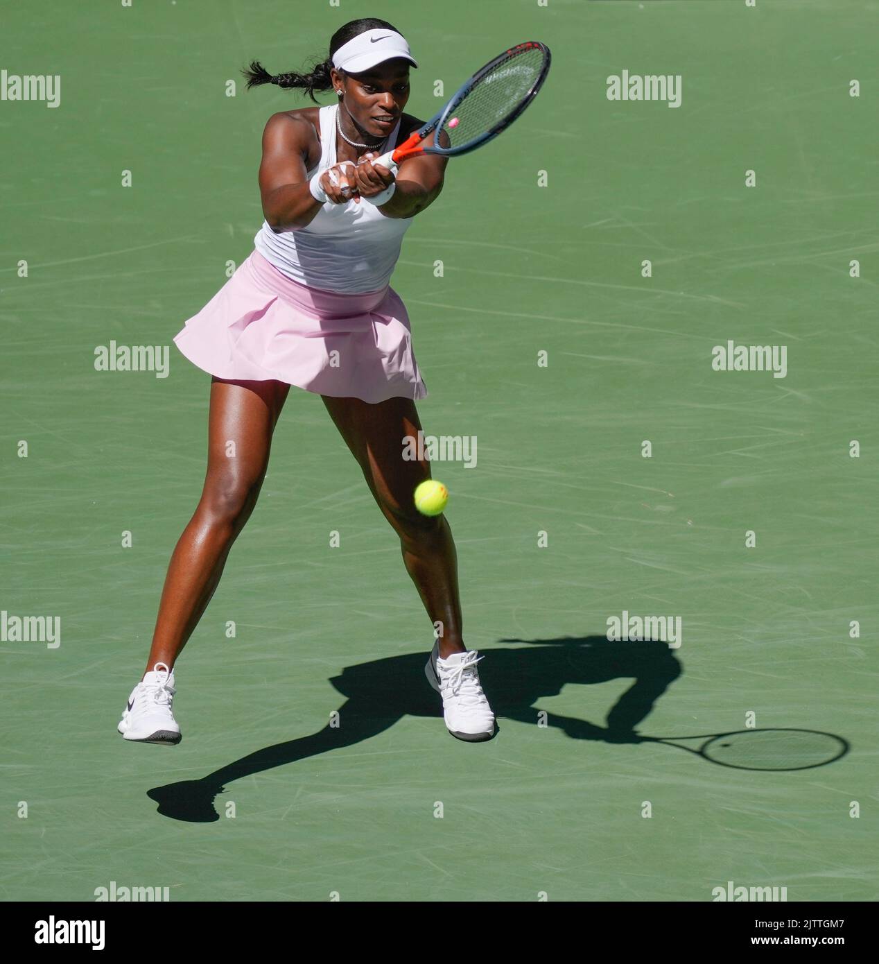 1. September 2022: Sloane Stephens (USA) verliert gegen IGA Swiatek (POL), 6-3, 6-2 bei den US Open, gespielt im Billie Jean King Ntional Tennis Center in Flushing, Queens, New York, {USA} © Grace Schultz/CSM Stockfoto