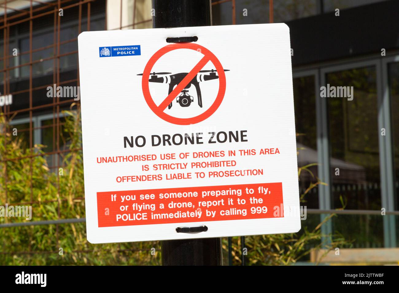 Keine Drohnenzone, Stadtpolizeischild, stratford, london, großbritannien Stockfoto