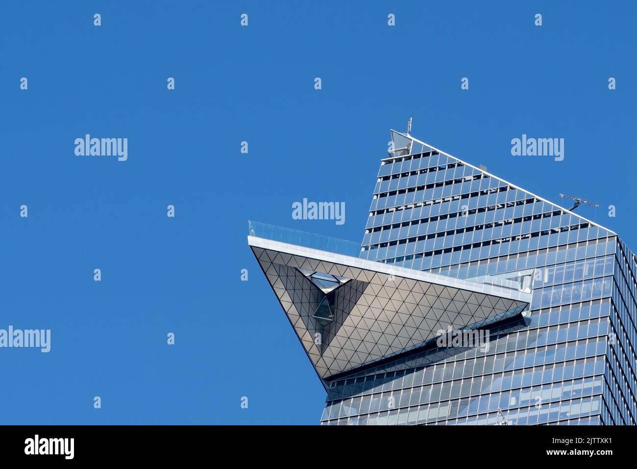 New York City, USA - 18. August 2022: Die Edge-Aussichtsplattform bei 30 Hudson Yards in New York City, USA. Stockfoto