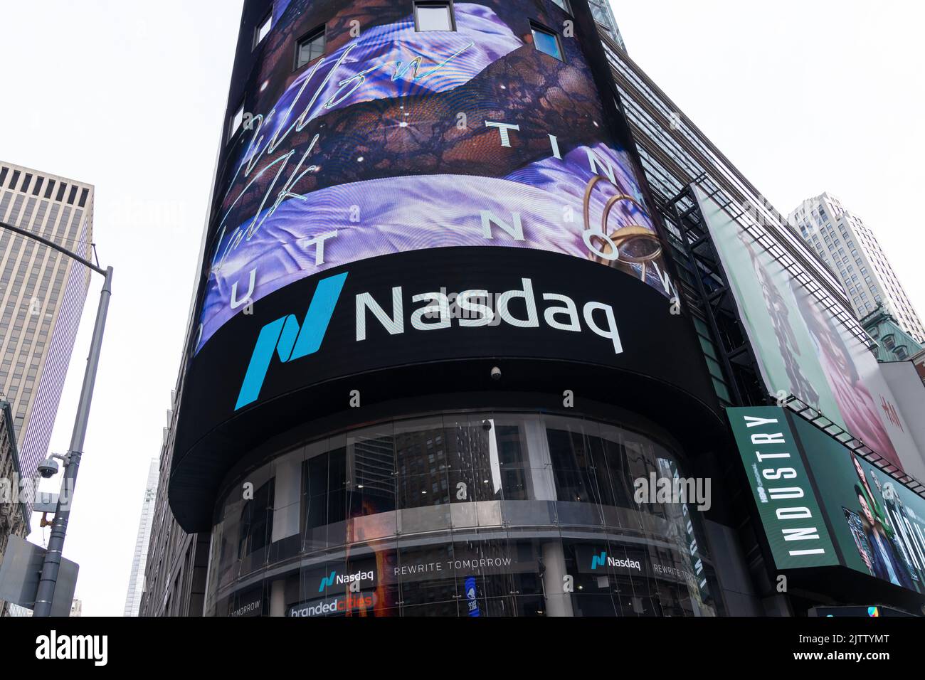 New York, NY, USA - 18. August 2022: Der Hauptsitz der NASDAQ Stock Exchange in New York, USA, am 18. August 2022. Stockfoto