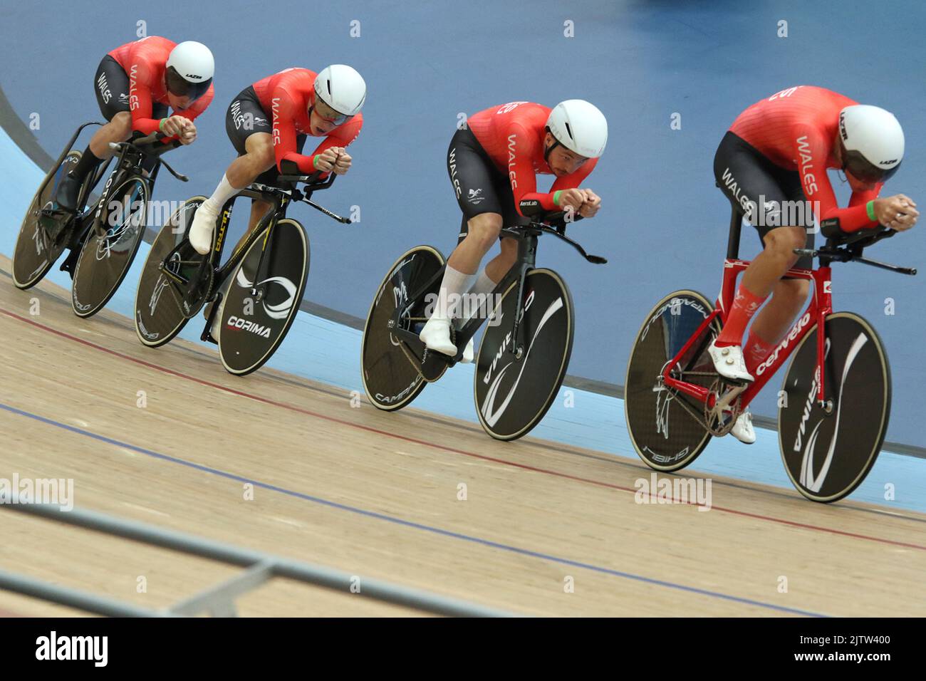 Rhys BRITTON, Joe HOLT, William ROBERTS, Joshua TARLING von Wales in der Männer-4000m-Mannschaft, die bei den Commonwealth-Spielen 2022 in The Velodrome, Queen Elizabeth Olympic Park, London, Rad fahren. Stockfoto