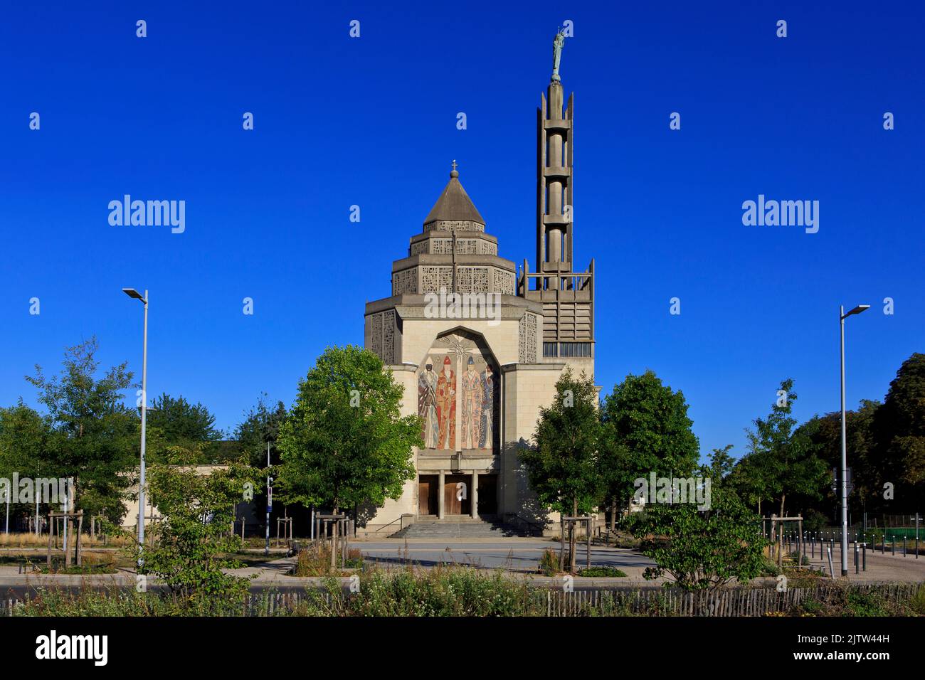 Die Kirche Saint-Honoré (1957-1961) von Amiens im Art déco-Stil in Amiens (Somme), Frankreich Stockfoto