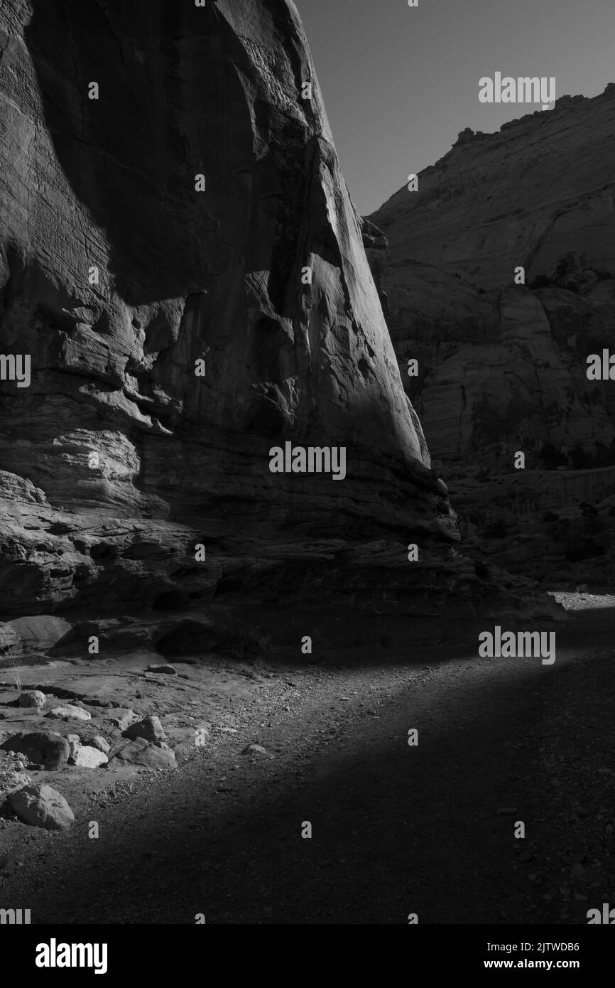 Licht kommt um die Ecke über Grand Wash im Capitol Reef National Park Stockfoto