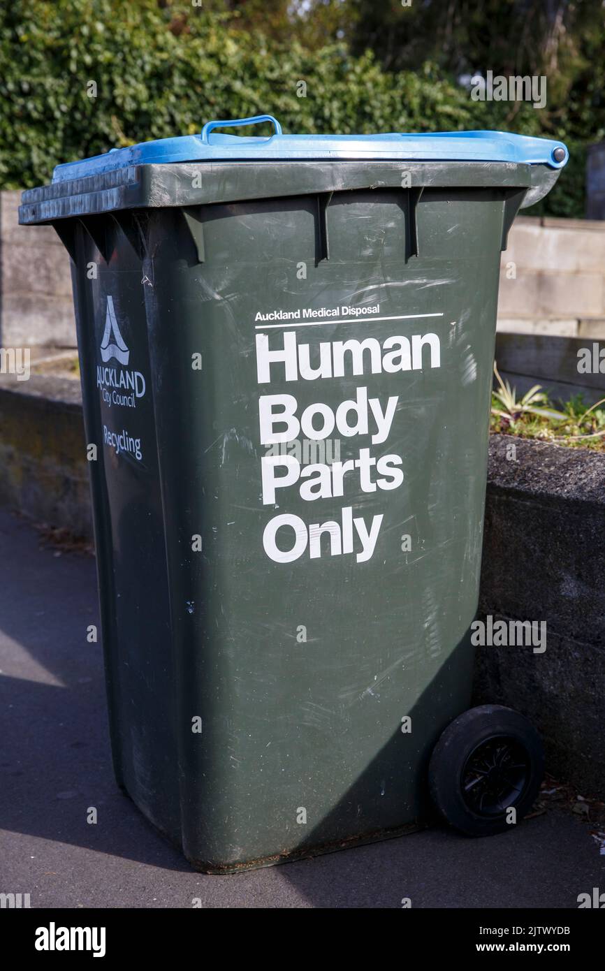 Ein Abfallbehälter, der nur für Körperteile von Menschen aus der medizinischen Entsorgung von Auckland gekennzeichnet ist. Stockfoto