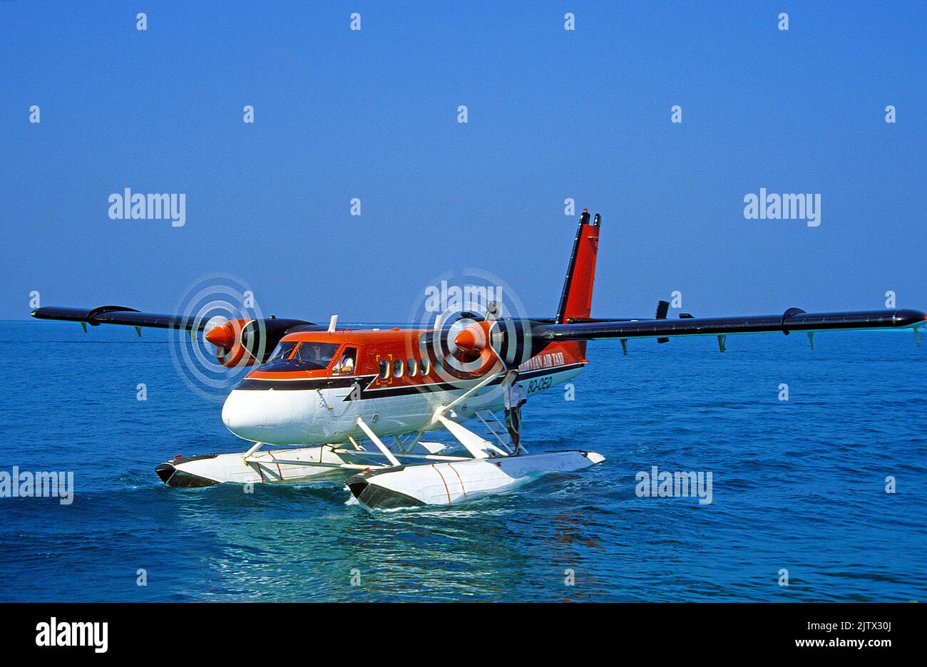 Mit dem Wasserflugzeug starten, sind die Lufttaxis übliche Transfers vom Flughafen zu den Resortinseln, der Lagune von Kuredu, dem Laviyani-Atoll, dem Indischen Ozean und den Malediven Stockfoto