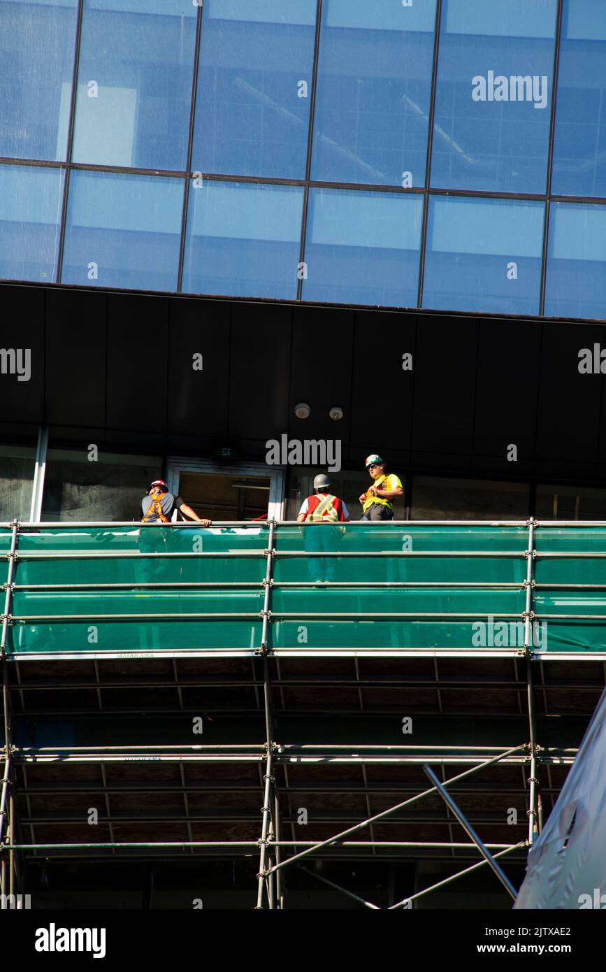 Bauarbeiter bei The Stack, einem neuen Büroturm in der Innenstadt von Vancovuer, BC, Kanada. Stockfoto
