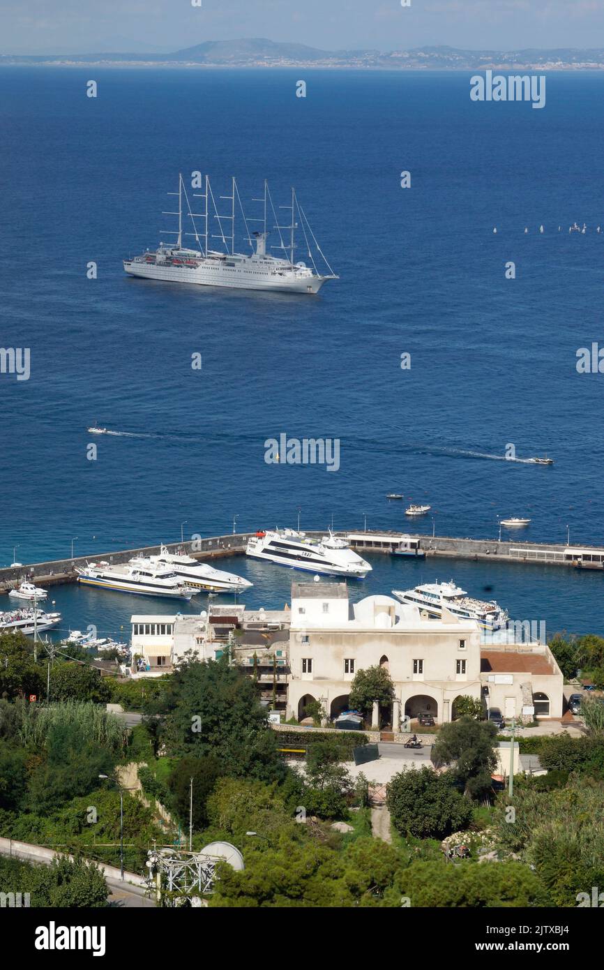 Insel Capri (Italien). Marina Grande Hafen neben der Küstenstadt Capri. Stockfoto