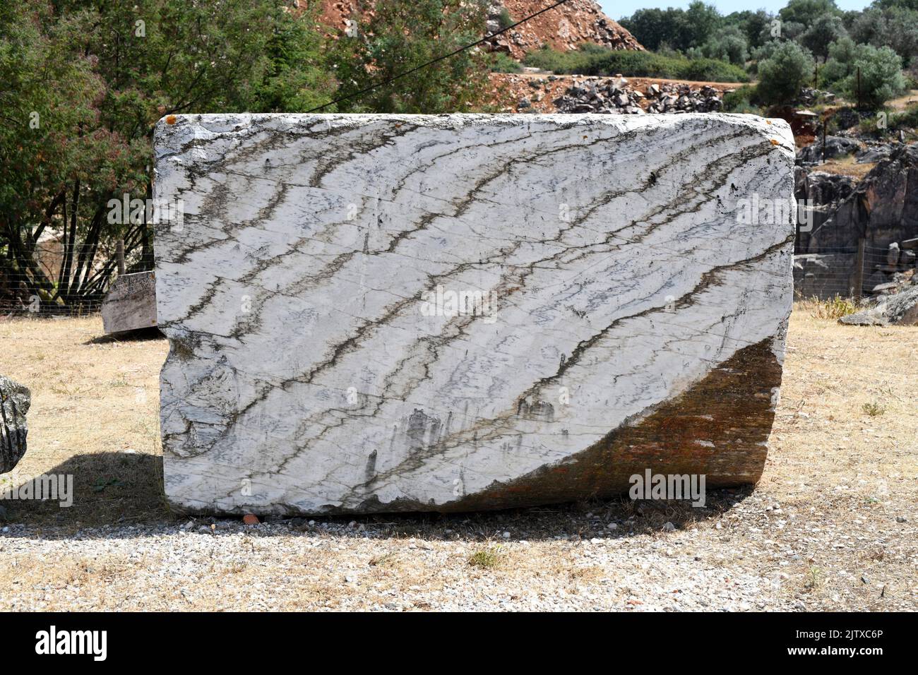Marmorblock in einem Steinbruch. Dieses Foto wurde in Vila Viçosa, Portugal, aufgenommen. Stockfoto