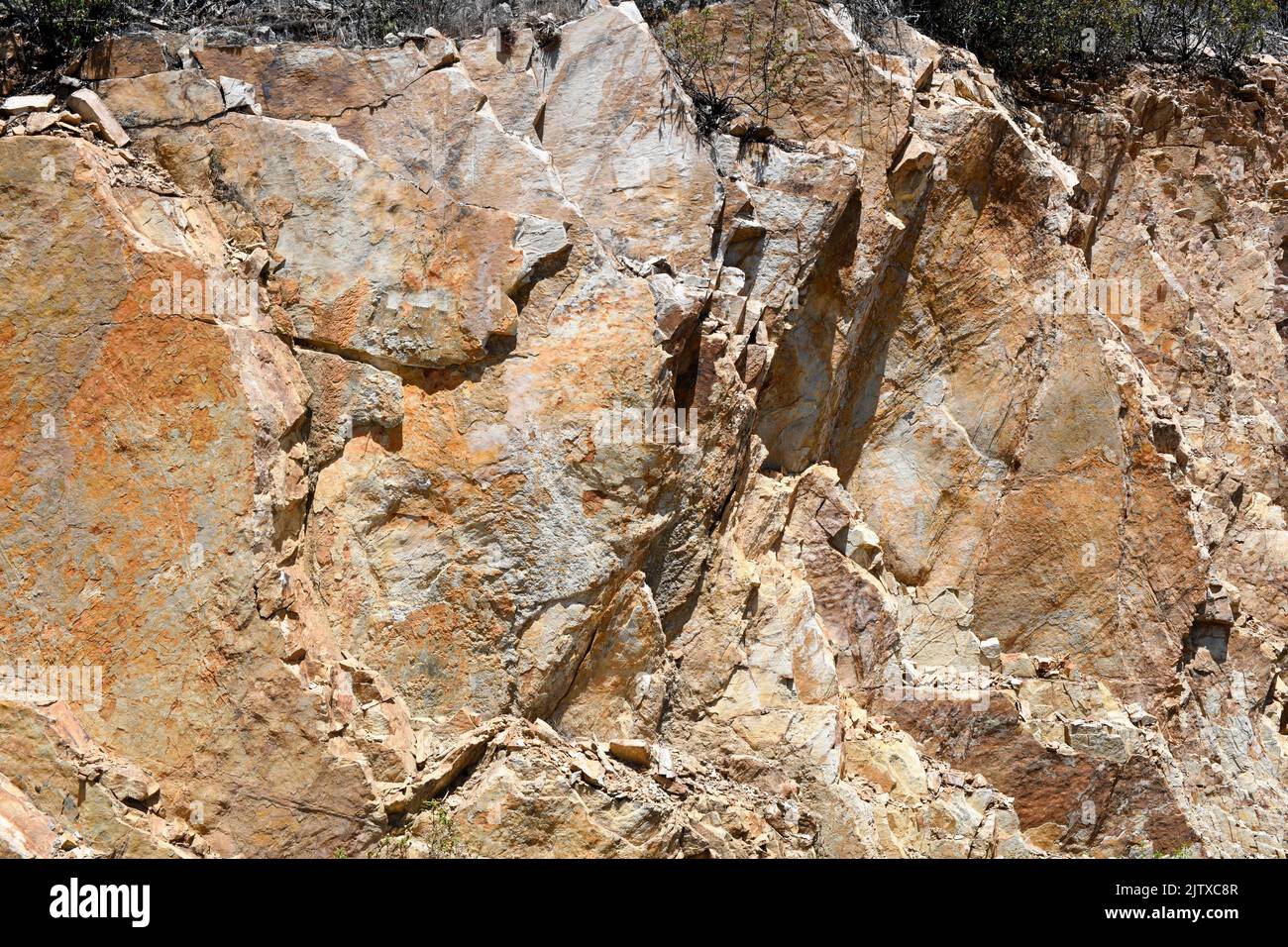 Armorican Quarzite. Dieses Foto wurde in Villuercas-Ibores-Jara Geopark, Caceres, Extremadura, Spanien aufgenommen. Stockfoto