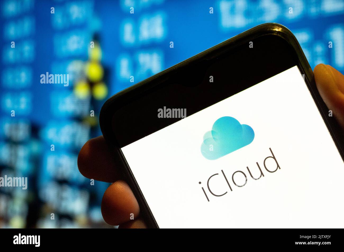 China. 25.. Juli 2022. In dieser Abbildung wird das iCloud-Logo des amerikanischen Dateihosting-Service-Unternehmens von Apple auf einem Smartphone-Bildschirm angezeigt. (Foto von Budrul Chukrut/SOPA Images/Sipa USA) Quelle: SIPA USA/Alamy Live News Stockfoto