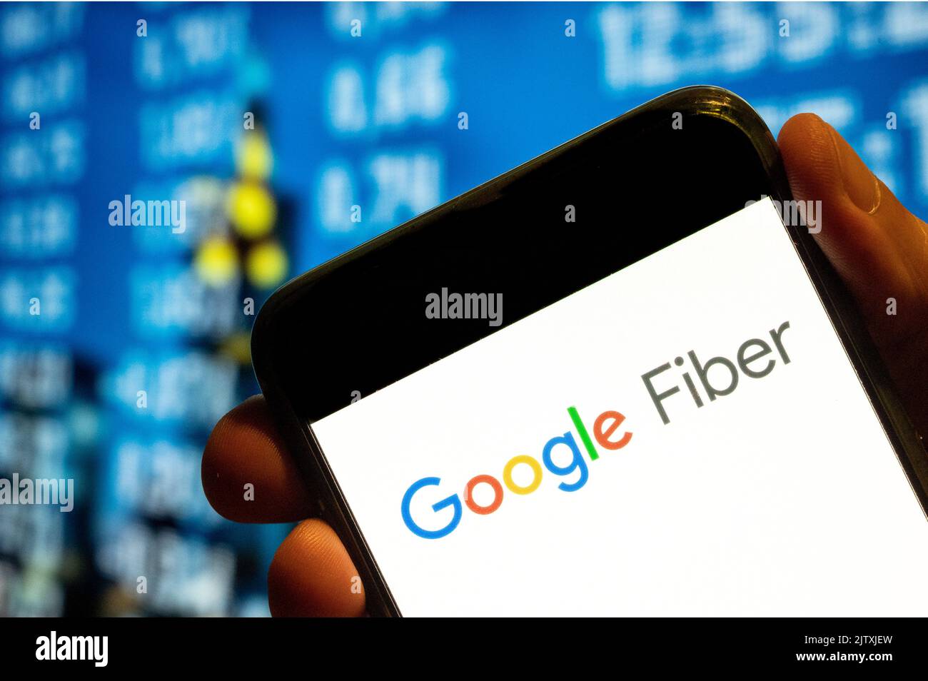 China. 25.. Juli 2022. In dieser Abbildung wird das Logo des amerikanischen Fast-Internet-Anbieters von Google, Google Fiber, auf einem Smartphone-Bildschirm angezeigt. (Bild: © Budrul Chukrut/SOPA Images via ZUMA Press Wire) Stockfoto