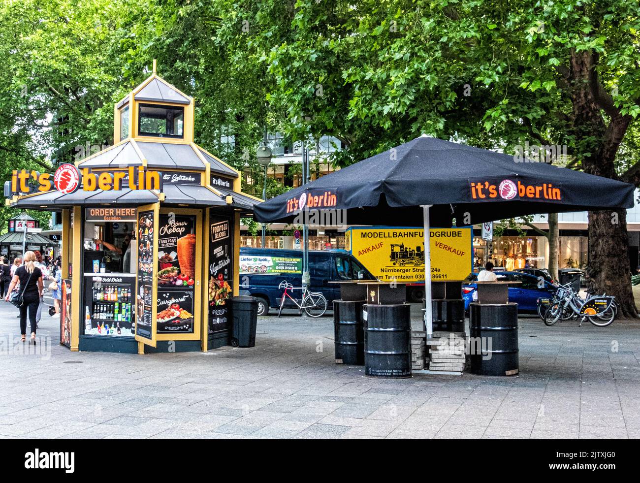 Es ist Berlin Kiosk, Döner Kebab & Fast Food imbiss Kurfürstendamm, Charlottenburg, Berlin. Stockfoto
